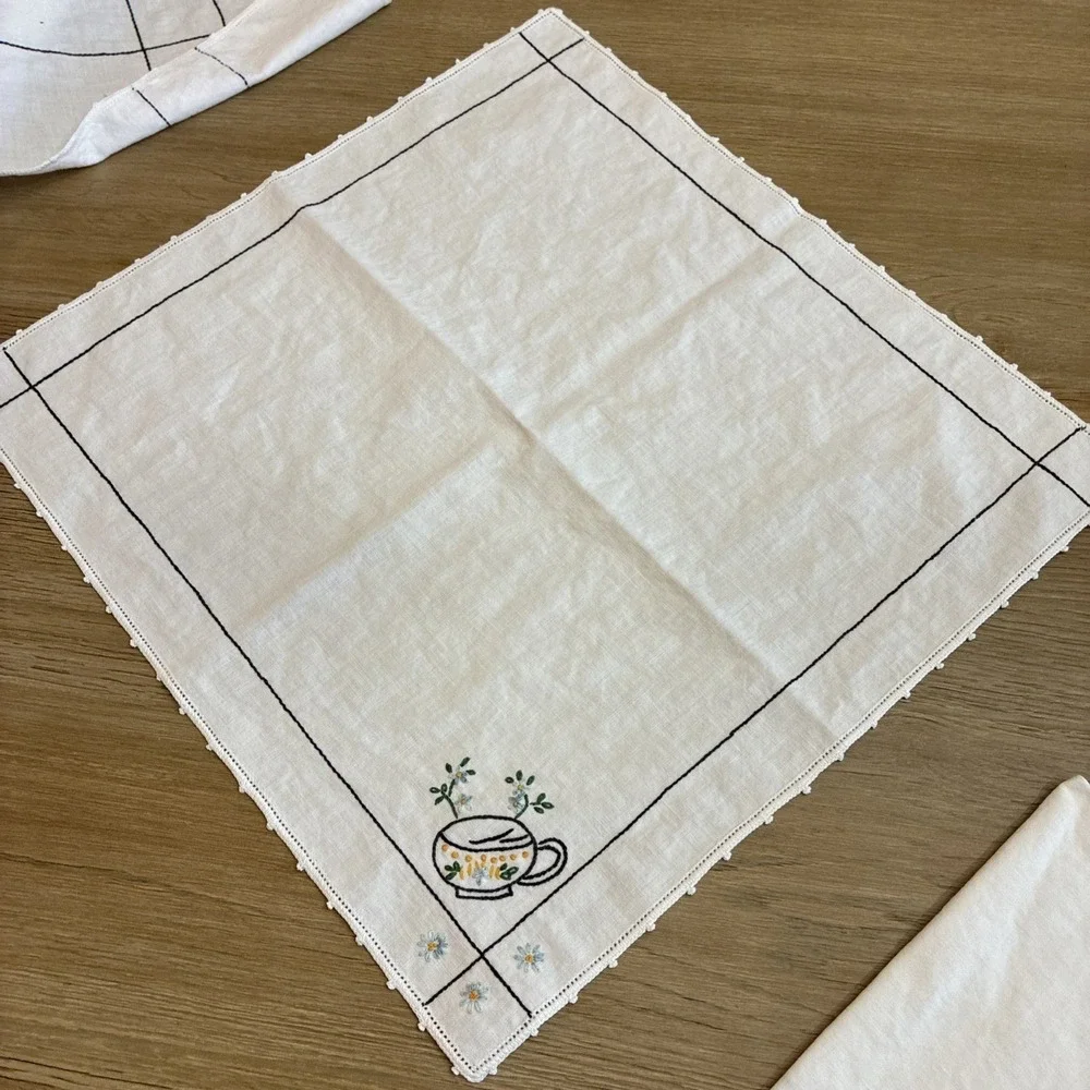 N/A tablecloth has